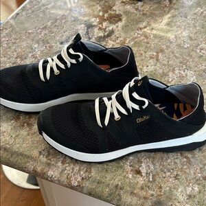 OluKai Huia no-tie slip on trainer (like new, worn once)